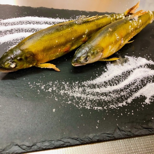 鮎の塩焼き 魚焼きグリル大活躍 串なし レシピ 作り方 By Piyopad クックパッド 簡単おいしいみんなのレシピが355万品 鮎の塩焼き 魚焼きグリル大活躍 串なし レシピ 作り方 By Piyopad クックパッド 簡単おいしいみんなのレシピが355万品