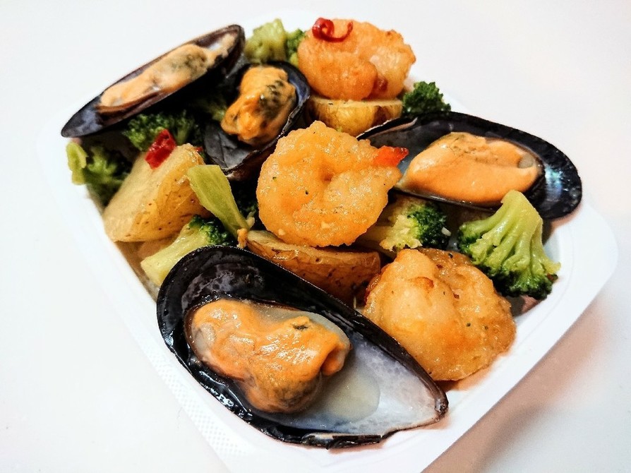 パックご飯で作る「海老のアヒージョご飯」の画像