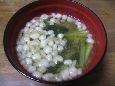 小松菜と天かすのおみそ汁の写真