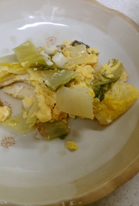 ❄鱈と白菜の卵炒め&人参とワカメの味噌汁