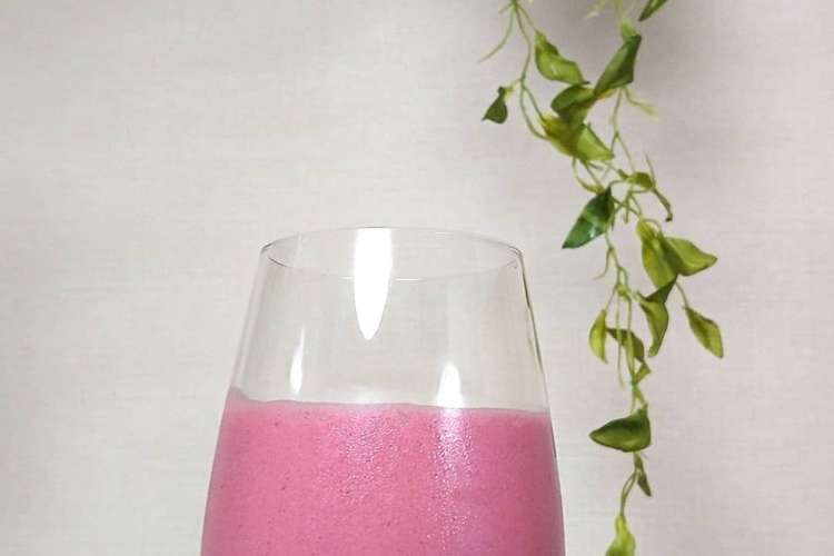 ピンクのバナナジュース レシピ 作り方 By Myumyumyu１ クックパッド 簡単おいしいみんなのレシピが357万品