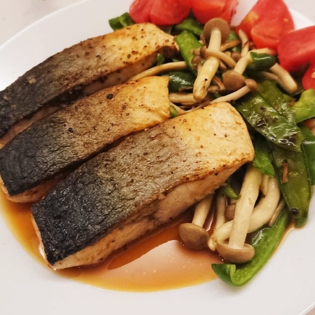 イナダのバター醤油ソテー レモンの酸味 レシピ 作り方 By Sh クックパッド 簡単おいしいみんなのレシピが354万品