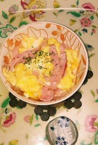 バター味ベーコンと卵のスクランブルegg