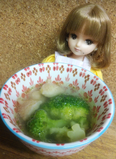 リカちゃん♡ぼんじりブロッコリ中華スープの写真
