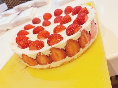 いちごのレアチーズケーキの写真