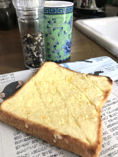 レモンピール入った風メロンパントーストの写真