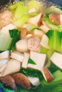 青梗菜と春雨の鶏団子スープ