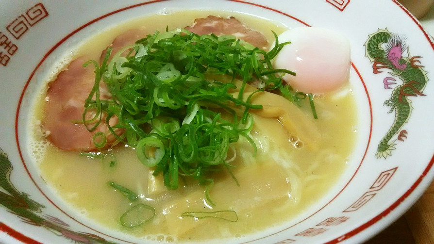 牛乳で豚骨醤油ラーメンの画像