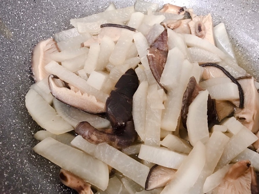 大根と干し椎茸の煮物の画像