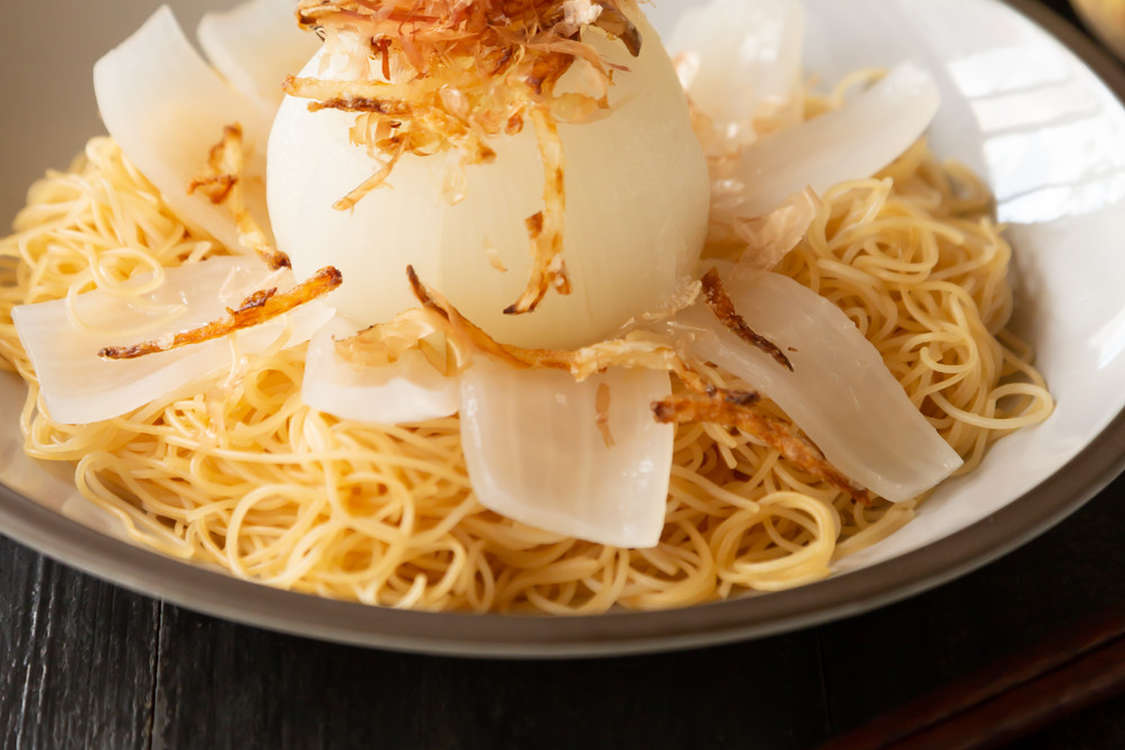 レンジで簡単まるごと新玉ねぎの焼ビーフン レシピ 作り方 By ケンミン食品 公式 クックパッド 簡単おいしいみんなのレシピが379万品