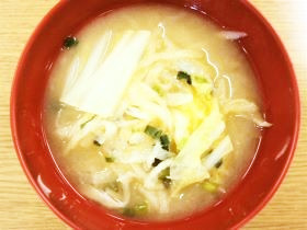 切干大根と白菜の味噌汁の画像