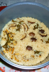 無加水鍋で椎茸とあさりの炊き込みご飯