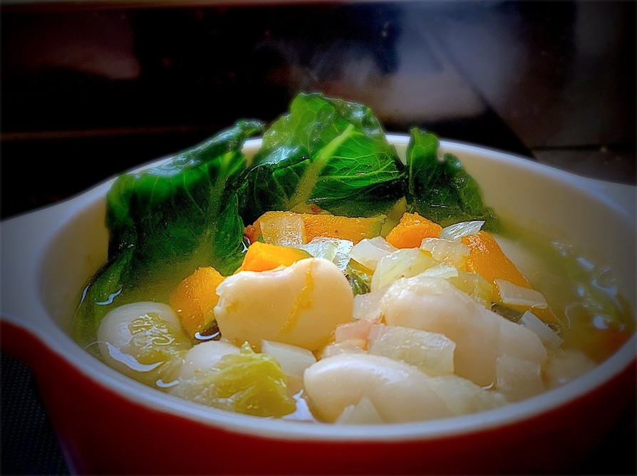 レタスと白花豆のスープの画像