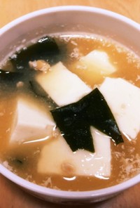 納豆と豆腐とワカメのお味噌汁