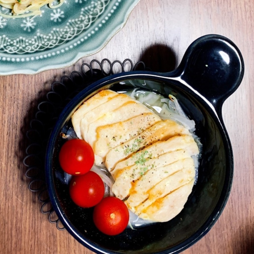 玉ねぎとサラダチキンのオーブン焼きの画像