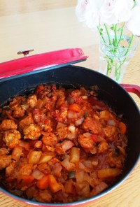肉団子と野菜のオーブンでトマト煮込み