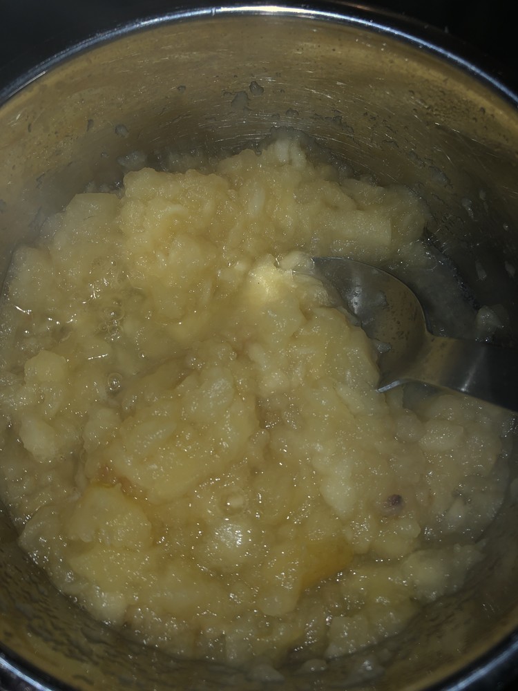 スパイスを加えたスロークッカーアップルソースのレシピ