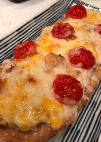 簡単　たっぷりチーズの油揚げピザ