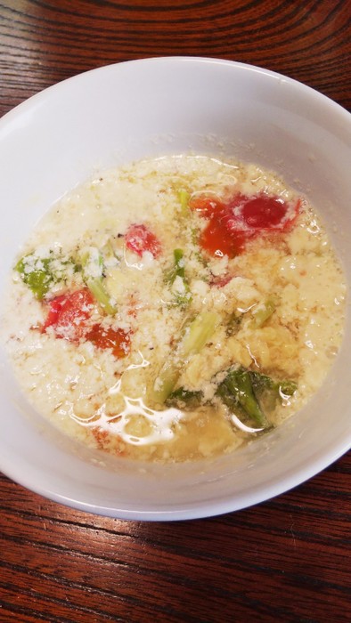 トマトとレタスのトウジャン風スープの写真