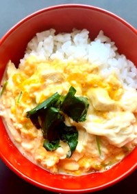 湯葉と豆腐の卵とじ丼