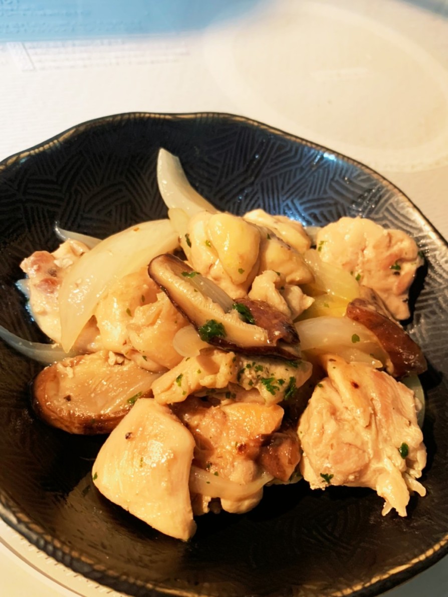 鶏と椎茸のガーリックバター炒めの画像