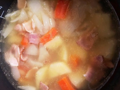 新玉炊飯器スープの写真