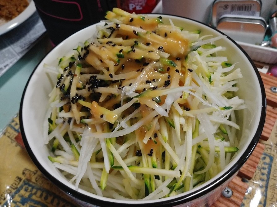 味噌ドレのサラダ(簡単)大根・ズッキーニの画像