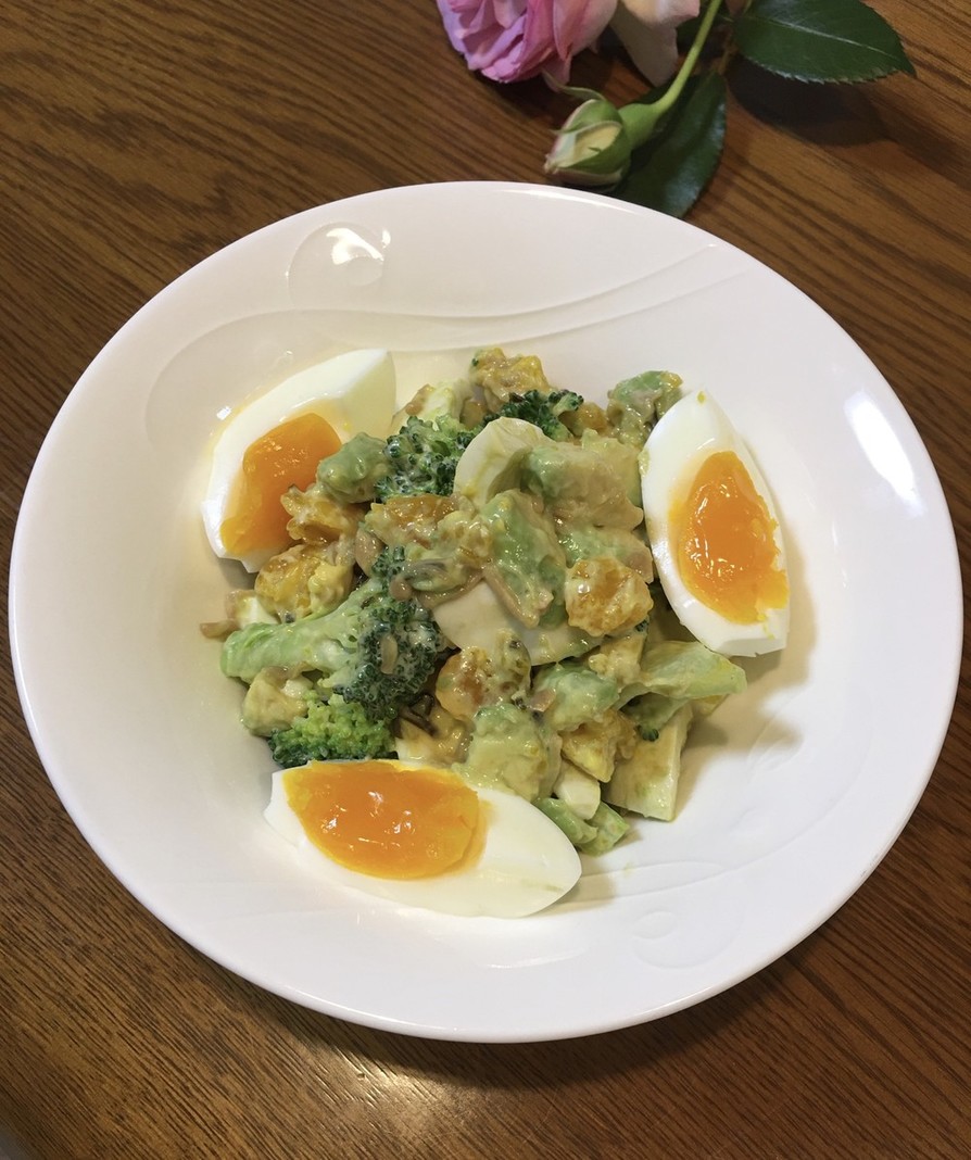 ブロッコリーと卵のアボカド和風サラダの画像