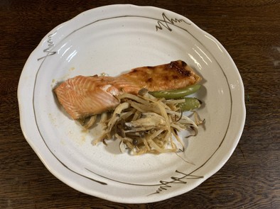 生鮭と野菜の味噌マヨ焼きの写真