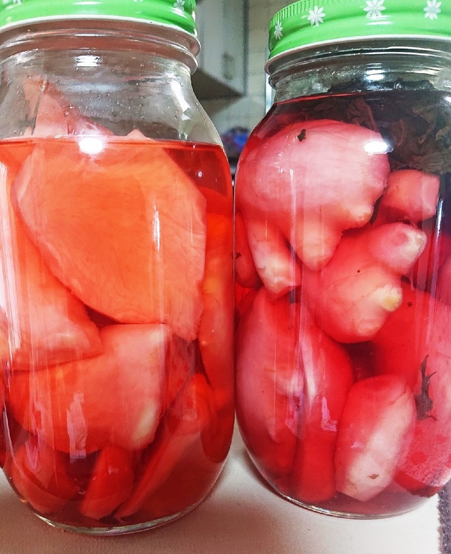 自家製紅生姜二種(食紅、梅しそ)の画像