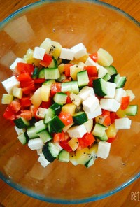 キウイと夏野菜の彩りサラダ