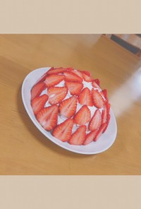 3つの材料で作れる簡単かわいい苺ケーキ♡
