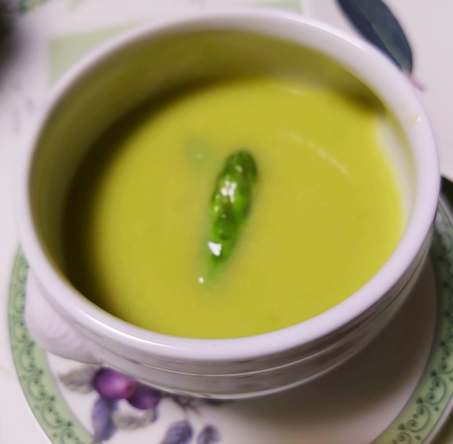 グリーンアスパラのスープの画像
