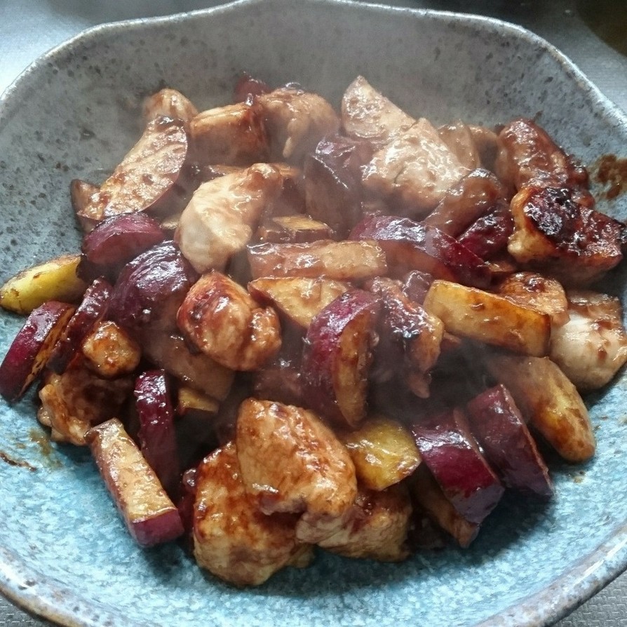 『サツマイモと鶏胸肉のバルサミコ酢炒め』の画像