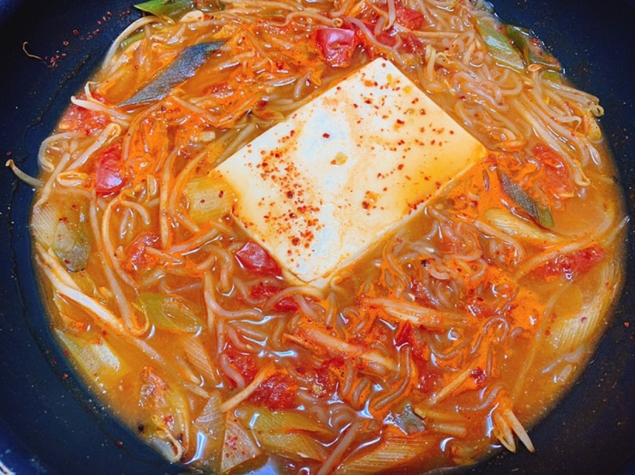 野菜と豆腐のみのヘルシートマト辛チゲの画像