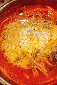 トマトとチーズのスープパスタ