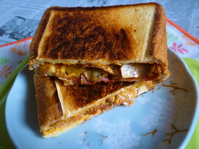ベーコン･ポテト･チーズのホットサンドの画像