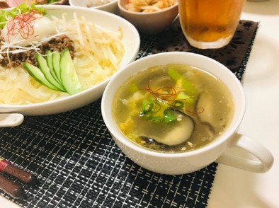 椎茸と卵とネギのスープ・中華スープの写真