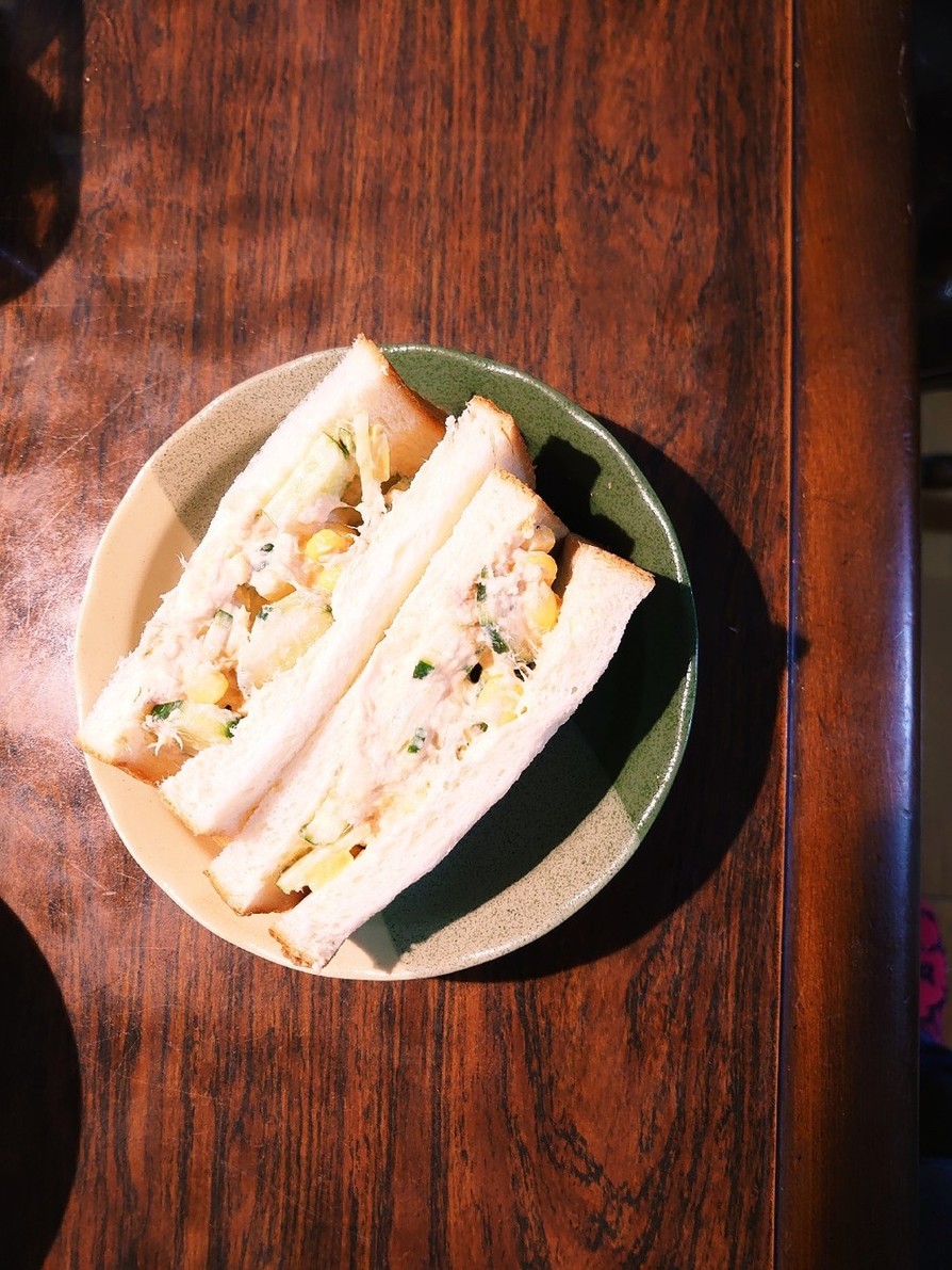 ツナ&胡瓜&コーンで辛子マヨサンドイッチの画像