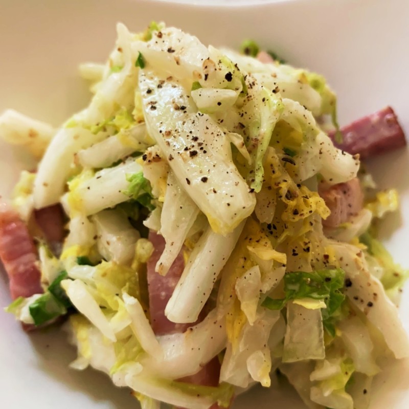 秋のコールスローとタヒニケシの実のドレッシングのレシピ