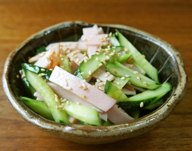 ハムと胡瓜の韓国風サラダの写真