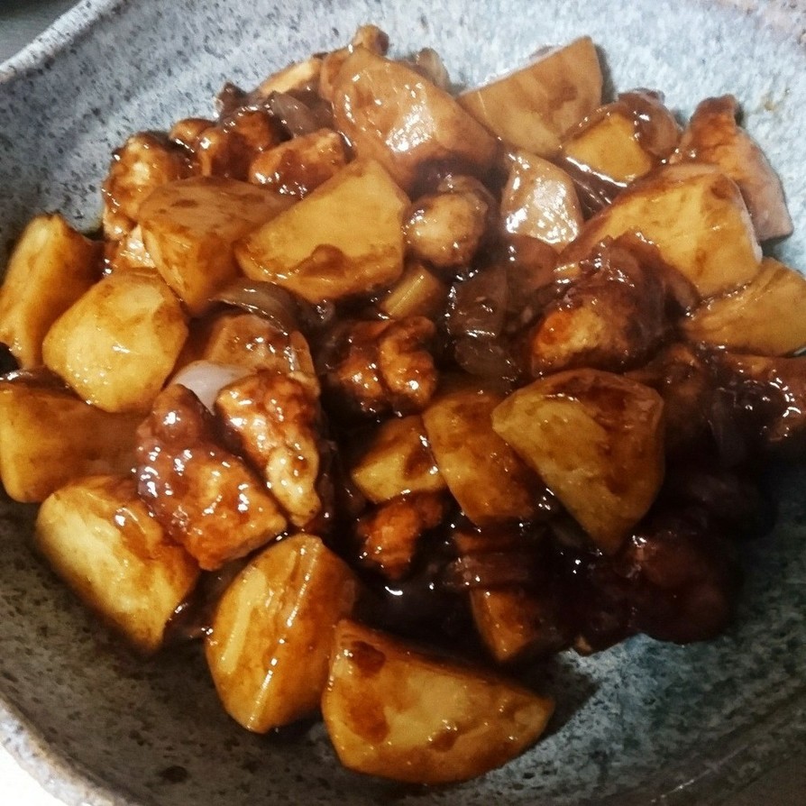 『鶏胸肉とジャガイモのバルサミコ酢炒め』の画像
