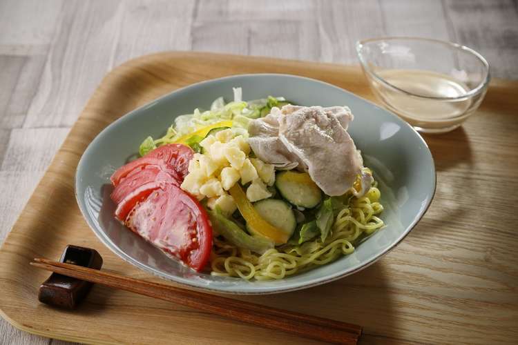 たっぷり野菜とチーズのサラダ麺 レシピ 作り方 By 雪印メグミルク クックパッド 簡単おいしいみんなのレシピが352万品