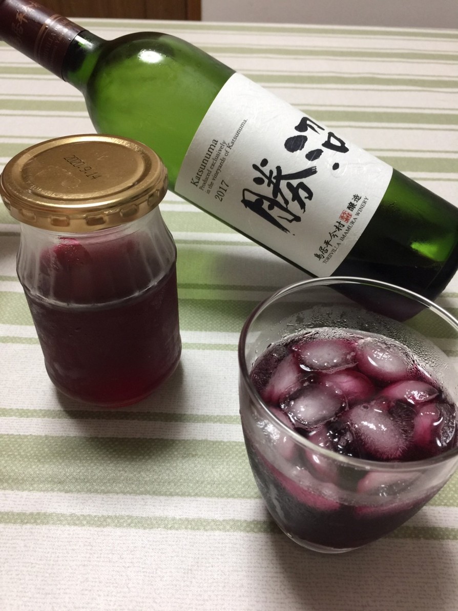 赤ワインと紫蘇ジュースのカクテルの画像