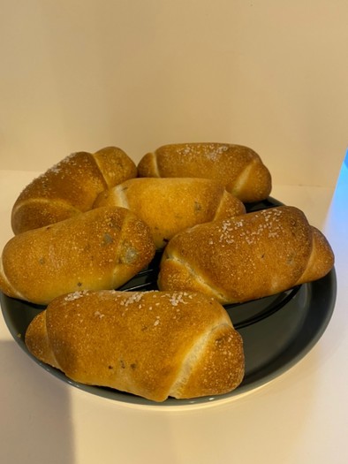 自家製酵母ストレートで塩パンの写真