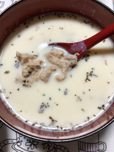 鮭の中骨水煮缶と牛乳のスープの写真
