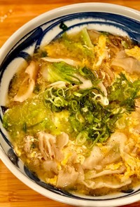 餃子と舞茸とレタスのかき卵入り中華スープ