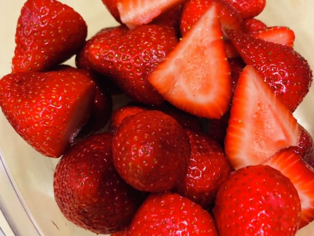 酸っぱい苺を 甘い高級苺に変える方法 レシピ 作り方 By あいもん料理部 クックパッド 簡単おいしいみんなのレシピが375万品