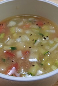 ゼスプリキウイと野菜の冷製スープ風
