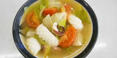 ハリイカと夏野菜のスープの写真